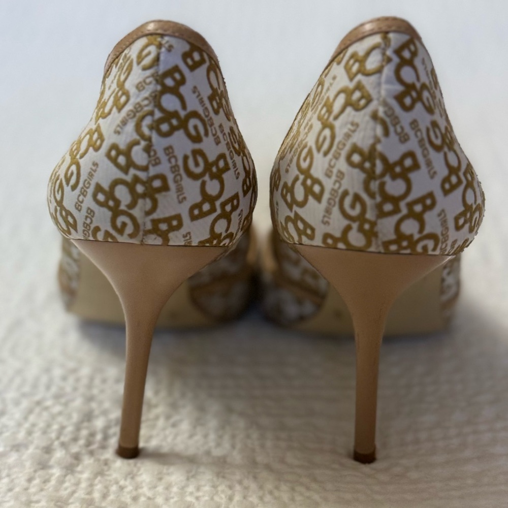 Vintage BCBG ALL Over Monogram Pointed Toe Heels & Leather Bows Women’s Size 9 - Picture 7 of 11
